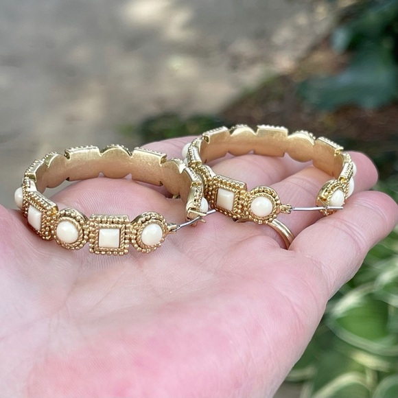 5 For $25💫Classic Gold and Cream Vintage Hoops Earrings - Picture 9 of 10